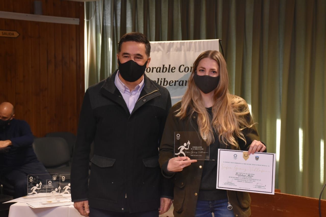 Sofía Gómez Villafañe también es Ciudadana Ilustre de Esquel (Municipalidad de Esquel)