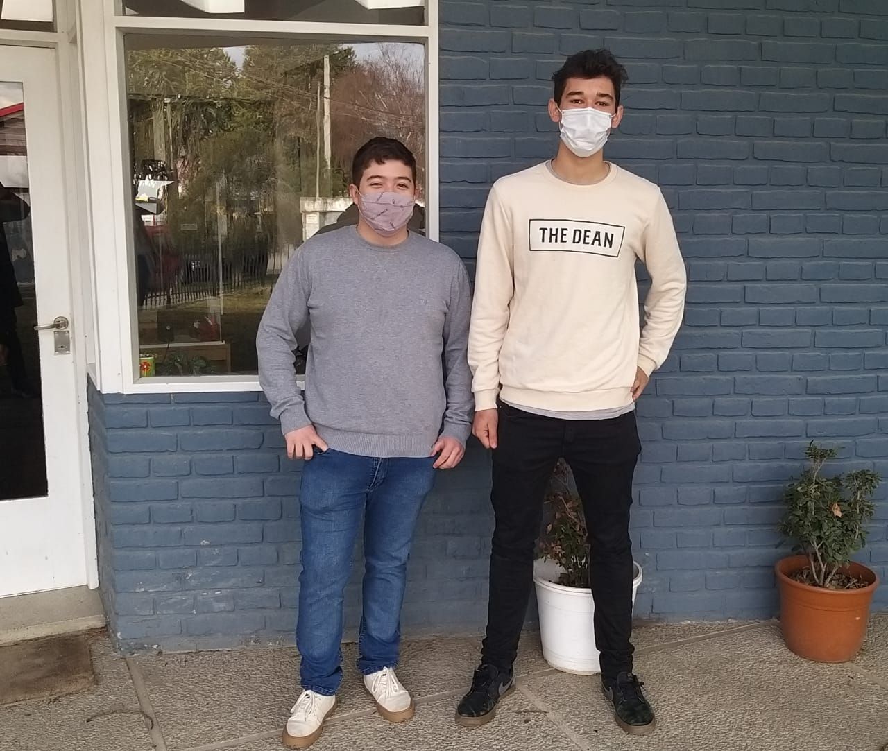 Ezequiel González y Valentín Estefanía presentaron en el HCD su idea para fabricar e instalar semáforos en Esquel.