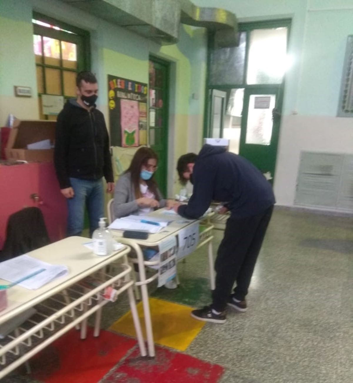 Aplausos para el voto joven: primera vez en las urnas para Facundo