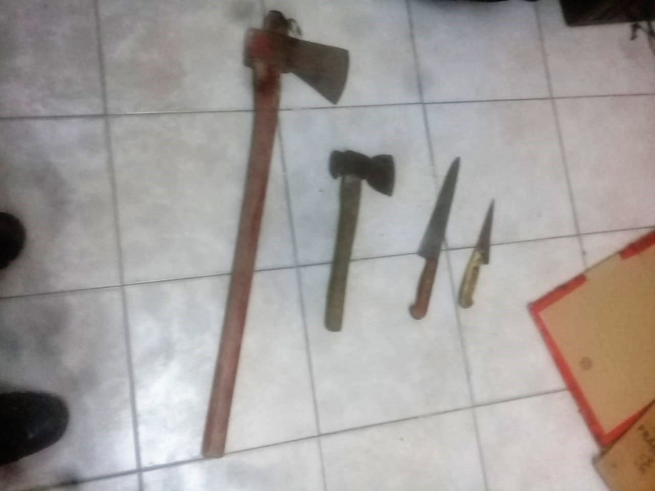 Vecinos quisieron linchar a un hombre que los amenazaba con un cuchillo y un hacha
