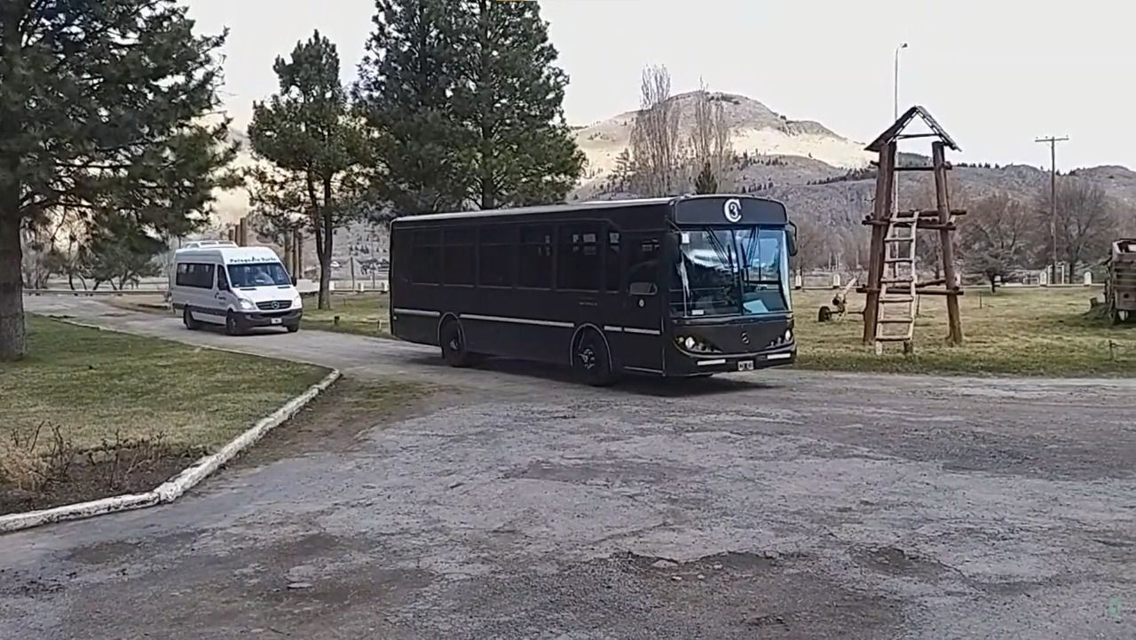 Llegó a Esquel el Ministro Taiana y participa de un acto privado en el Regimiento (EQS Notas)