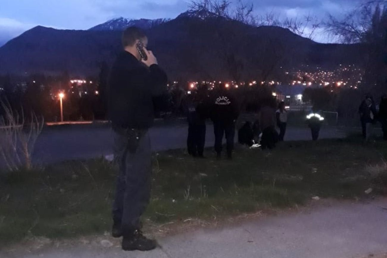 Detuvieron a un joven que portaba un arma de fuego y tenía pedido de captura (Policía del Chubut)