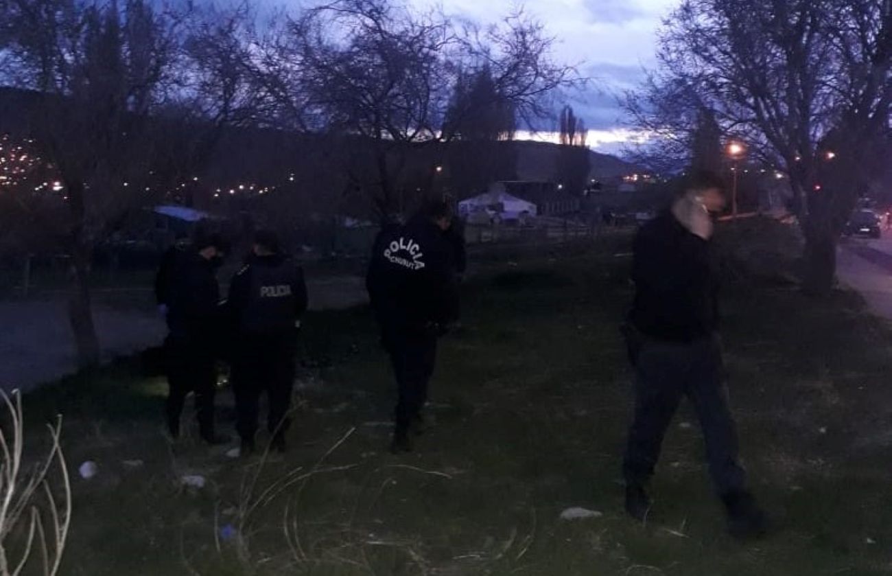 Detuvieron a un joven que portaba un arma de fuego y tenía pedido de captura