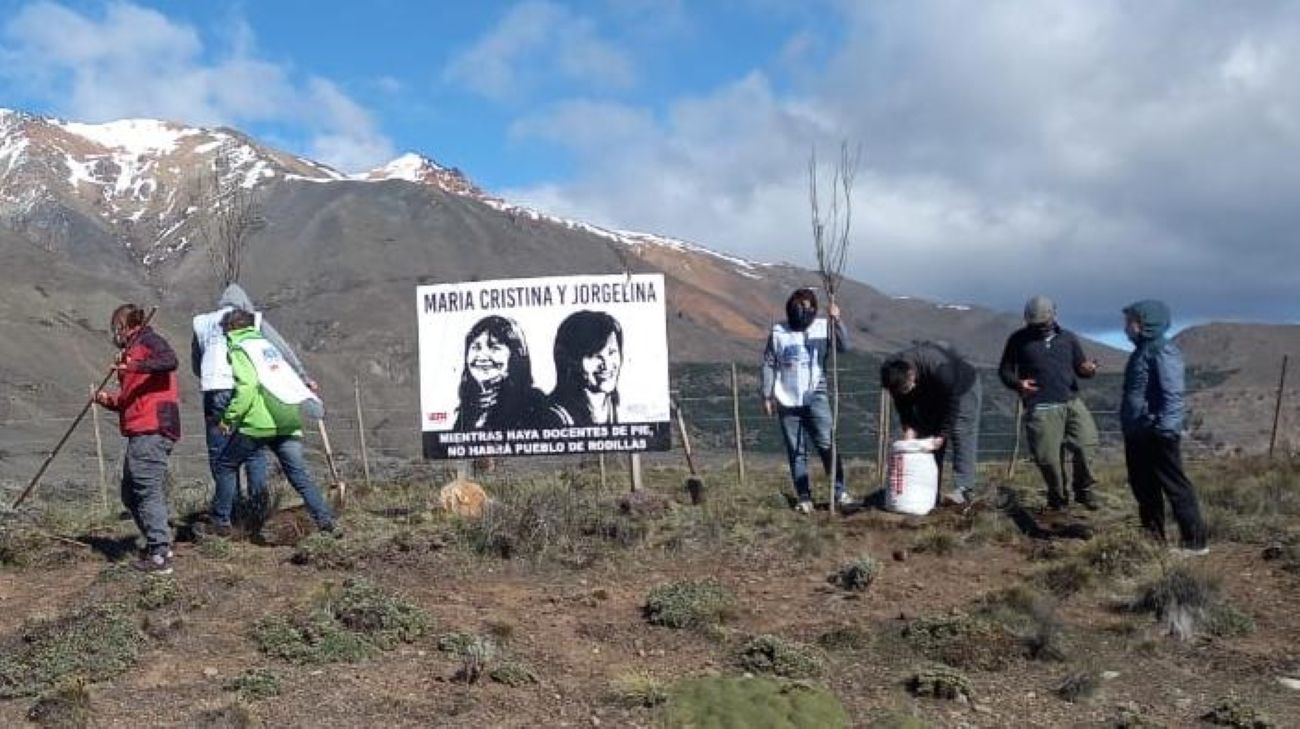 Esquel rindió un sentido homenaje a las docentes Jorgelina y María Cristina