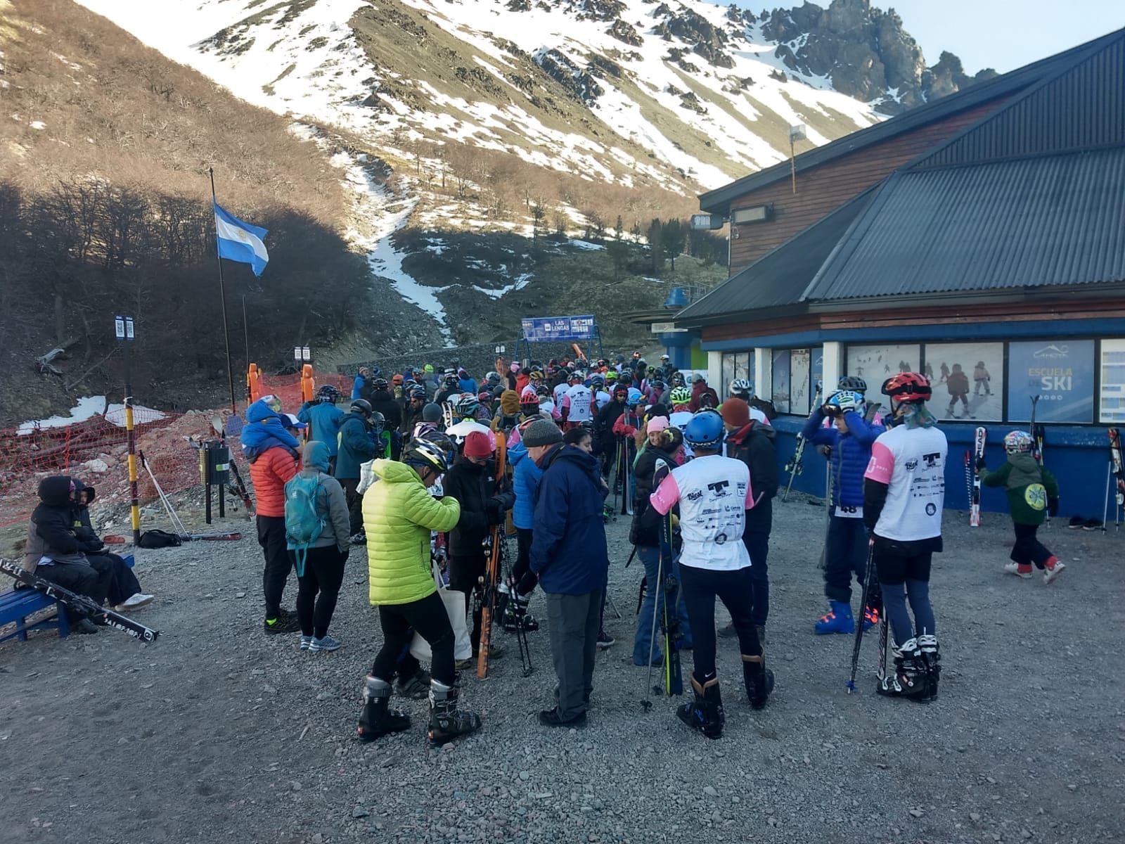 Los competidores del Tetratlón 2021, a minutos de la largada.