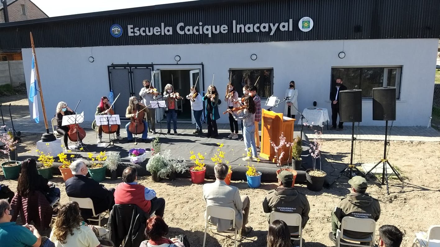 Se inauguró la Escuela Cacique Inacayal