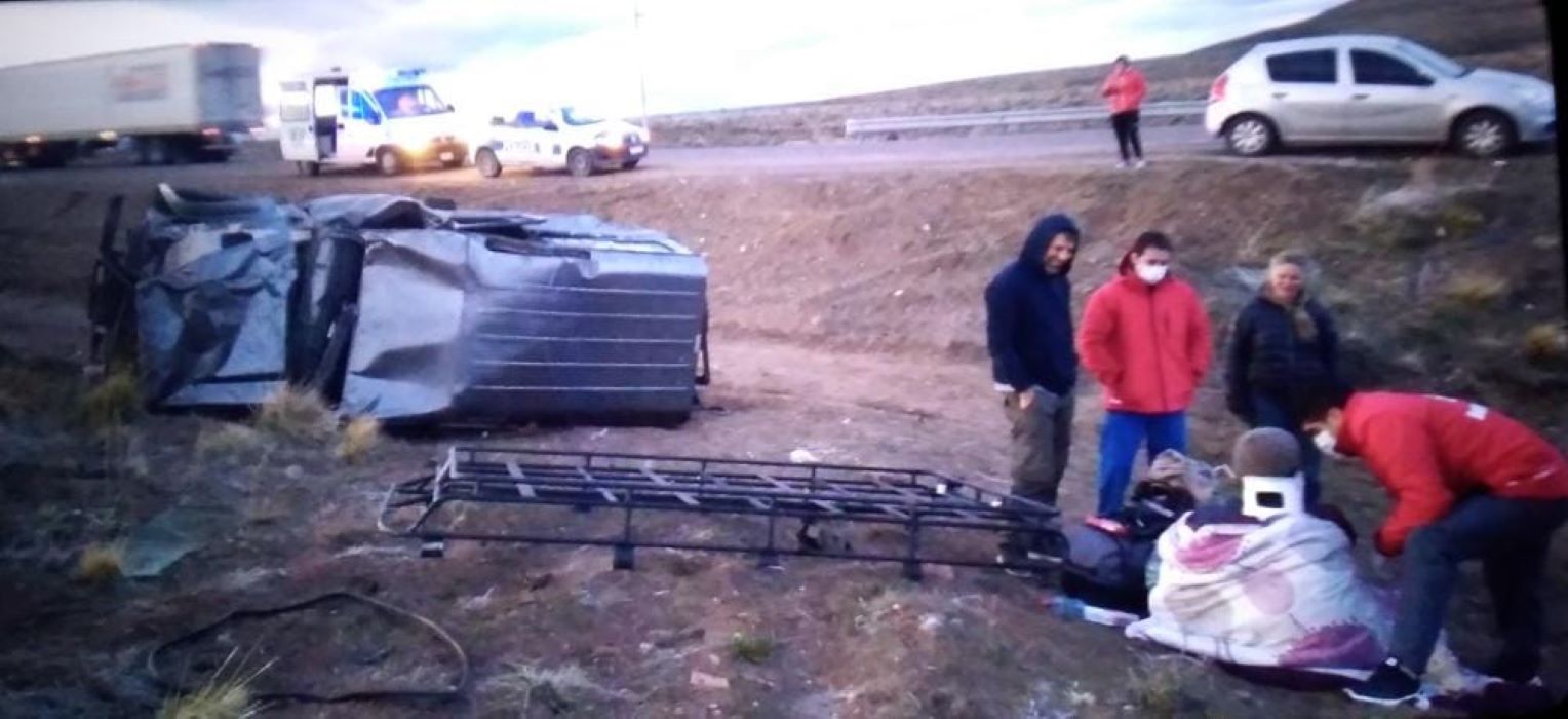 Volcó una camioneta sobre ruta 40 y hay dos lesionados