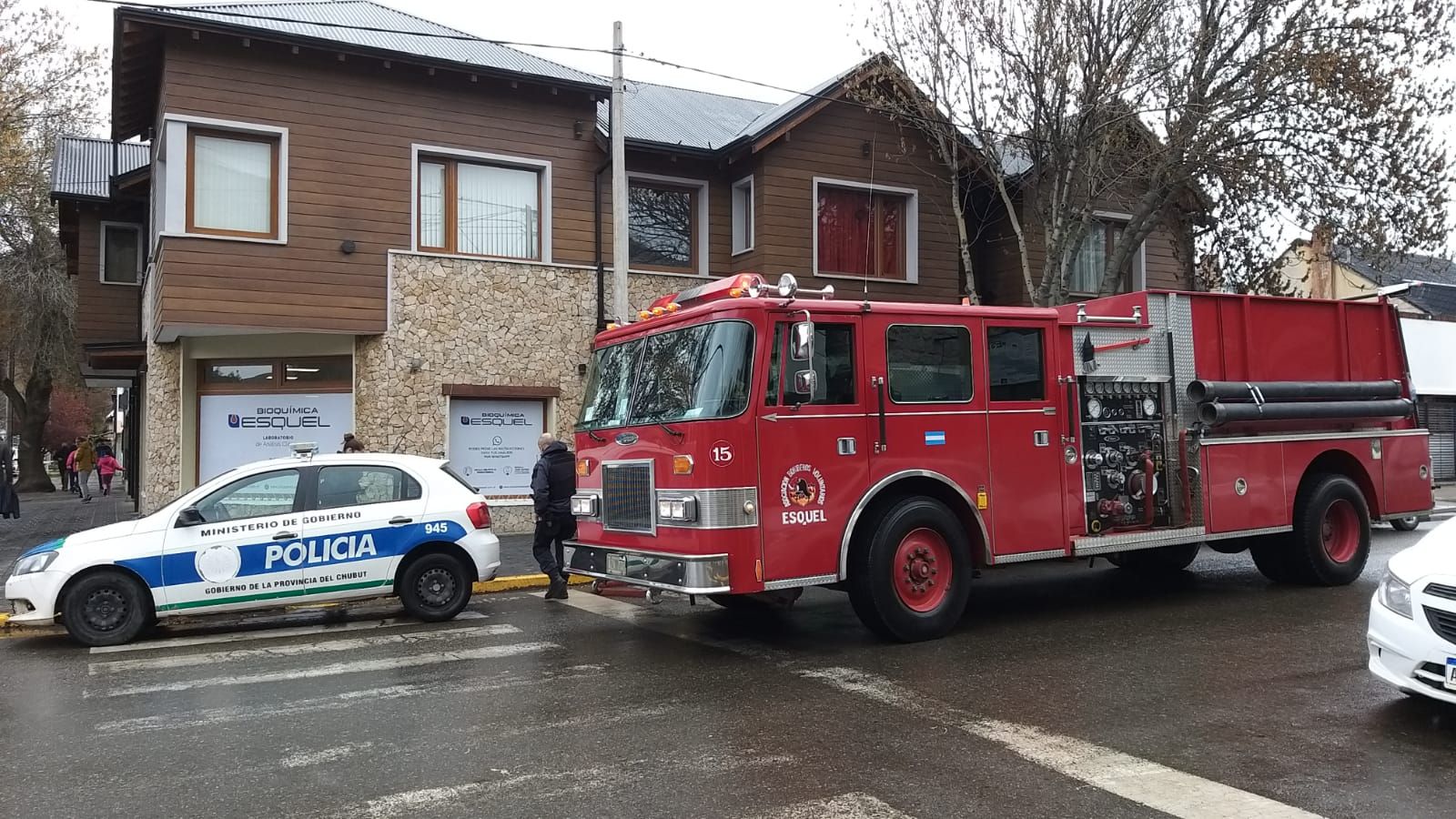 Susto por un principio de incendio en pleno centro de Esquel