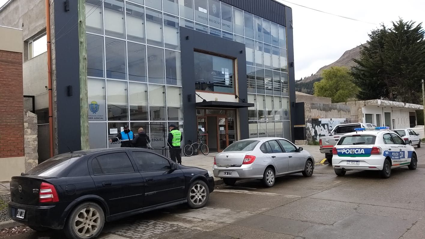 IPV: De Luca denunció en la justicia intimidación y pidió el desalojo