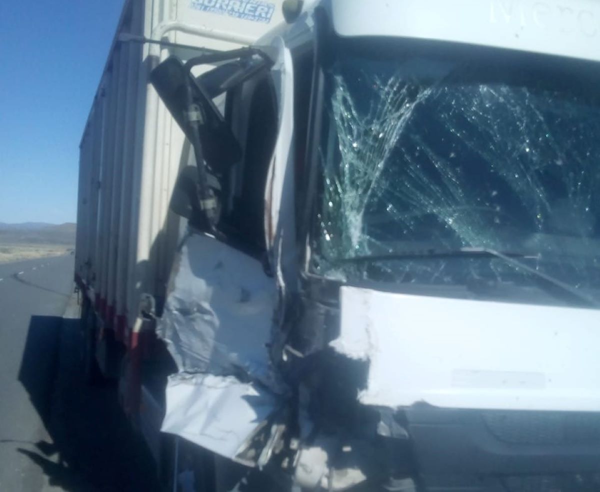 Se registró un choque entre dos camiones sobre la ruta 40