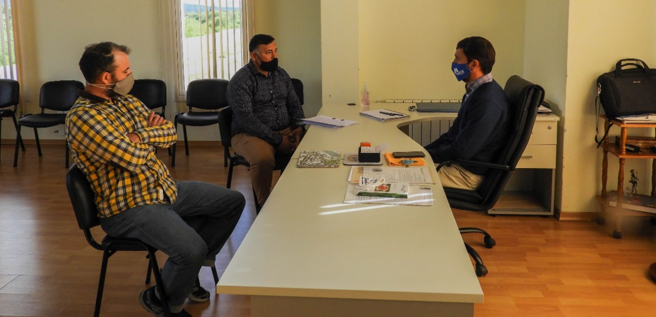 Trevelin recibió equipamiento apícola para productores
