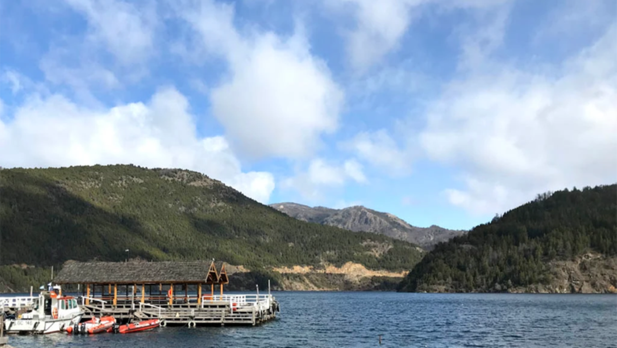 Un joven murió tras arrojarse desde el muelle del Lago Lácar en San Martín de los Andes. (LM Neuquén)