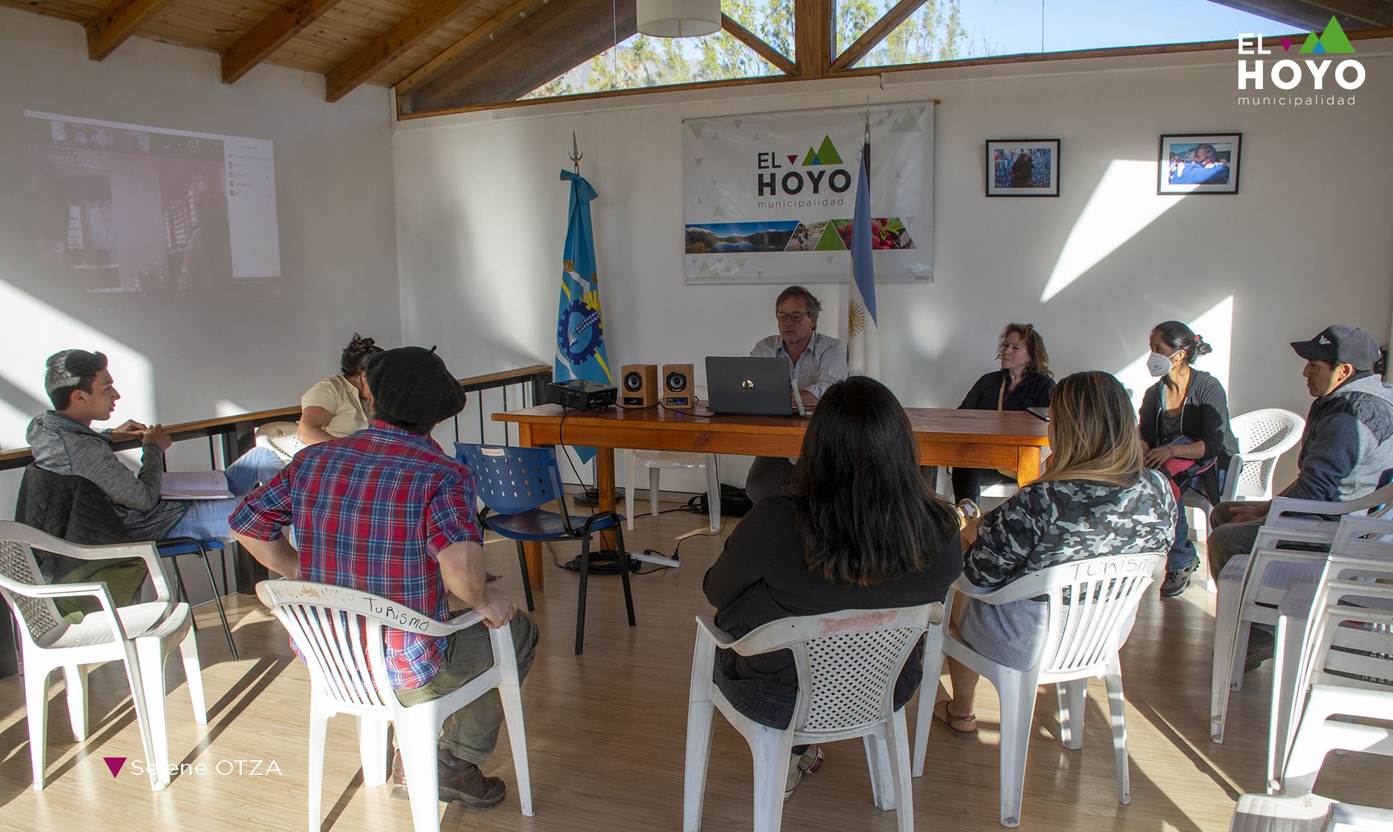 Huisman se reunión con representantes de pueblos originarios y funcionarios nacionales.