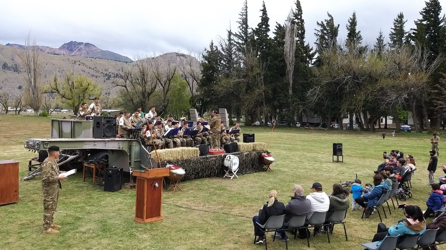 Emotivo homenaje musical de la Banda Militar por el Día de la Madre