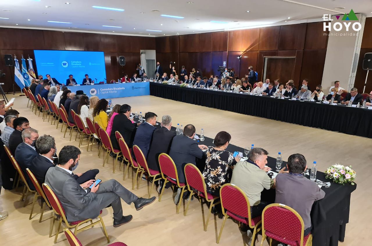 El Hoyo: Huisman firmó convenios con Fernández para avanzar en diversas obras