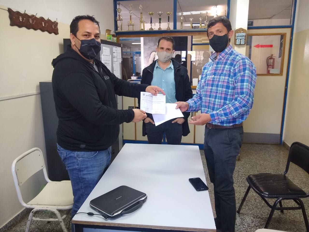 El Municipio de Trevelin colabora con egresados de Turismo para que visiten Los Alerces