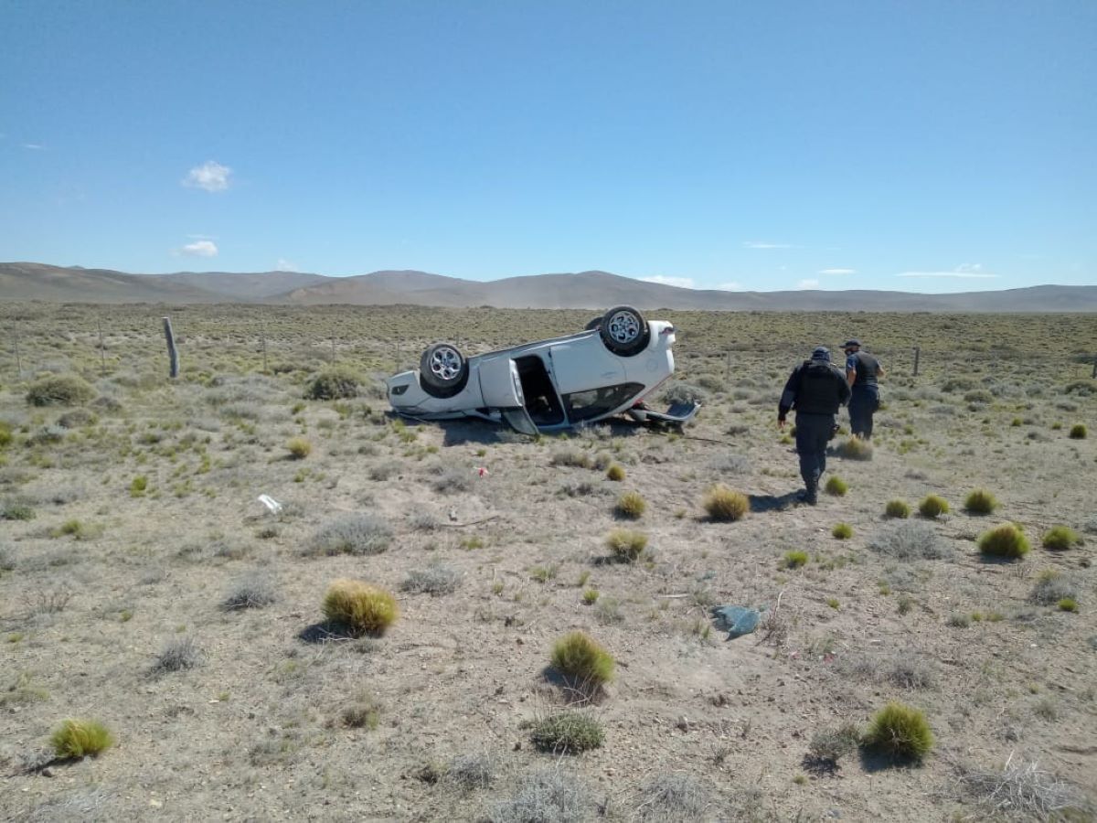 Se produjo un vuelco por el viento, cerca de Tecka.