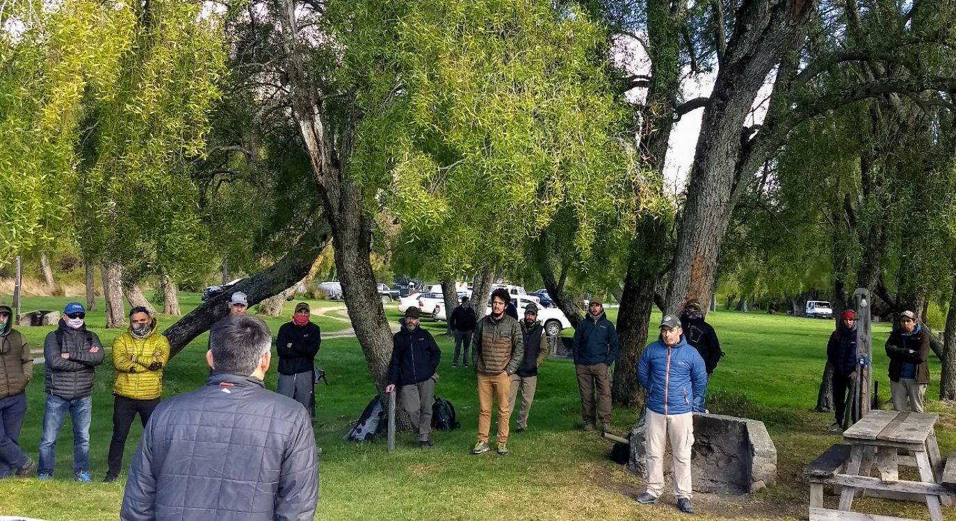 Continúa el curso para aspirantes a guías de pesca deportiva (Gobierno del Chubut)