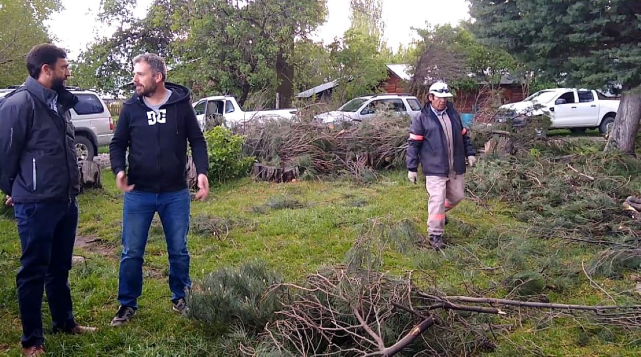 Ingram recorrió los sectores más afectados por el temporal de viento