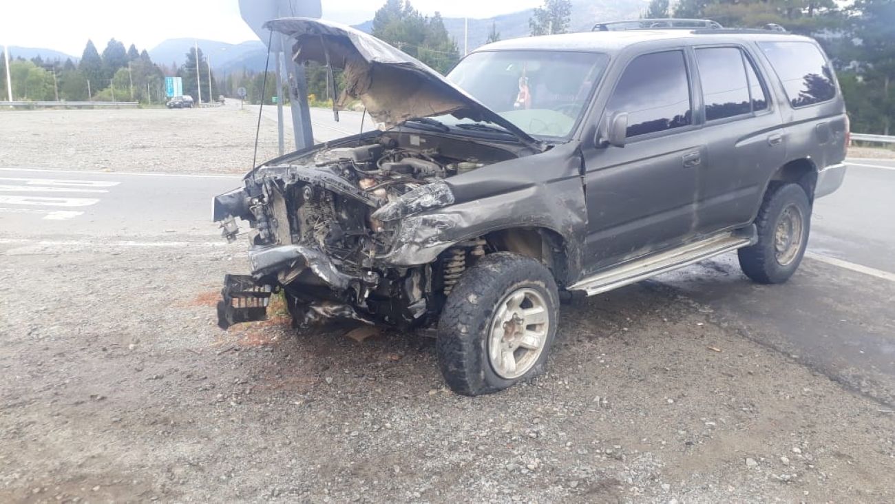 Choque entre dos camionetas provocó una fuga de gas sobre Ruta 40 (Policía del Chubut)