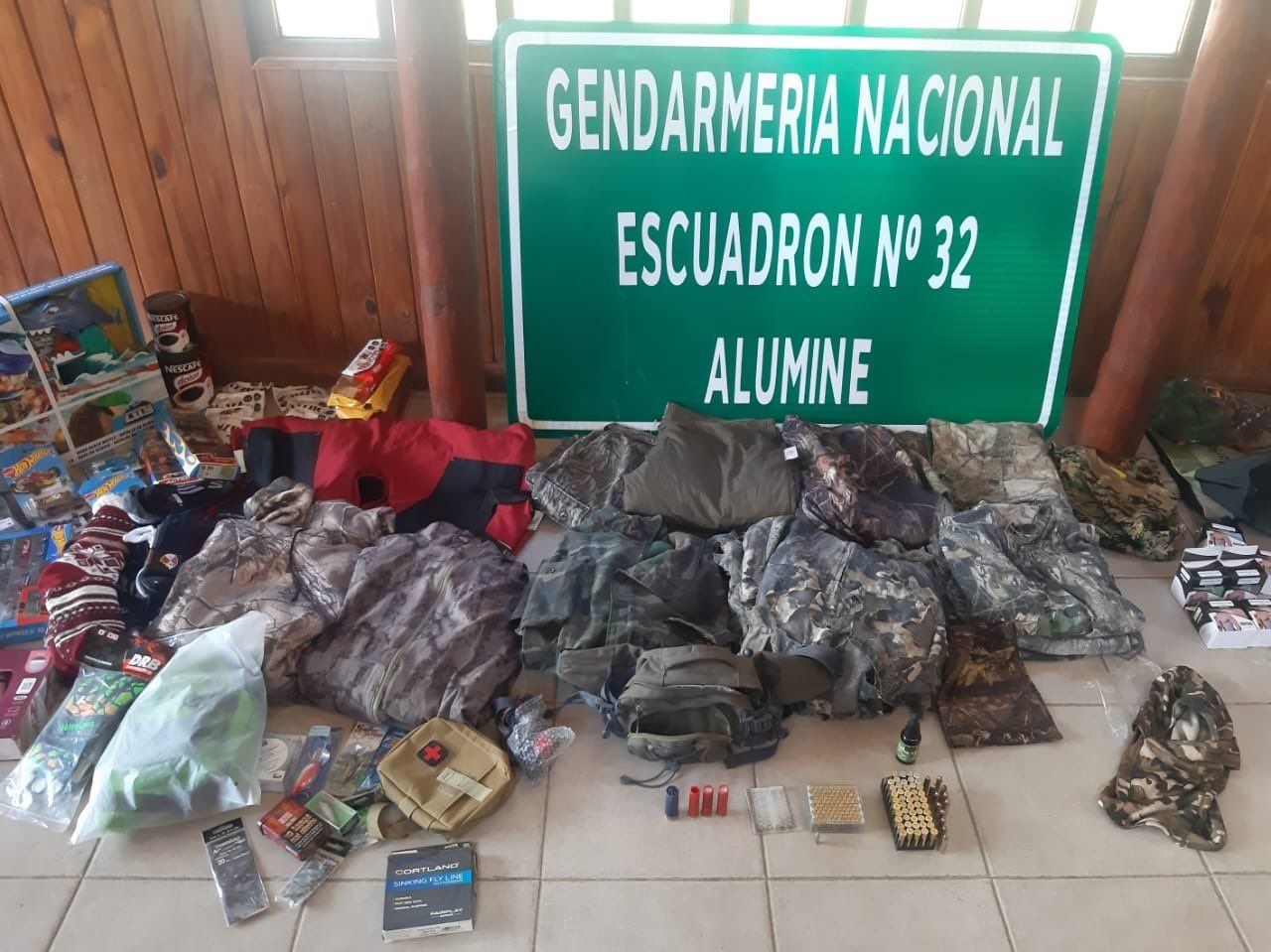Intentaron ingresar al país por un paso no habilitado y con municiones