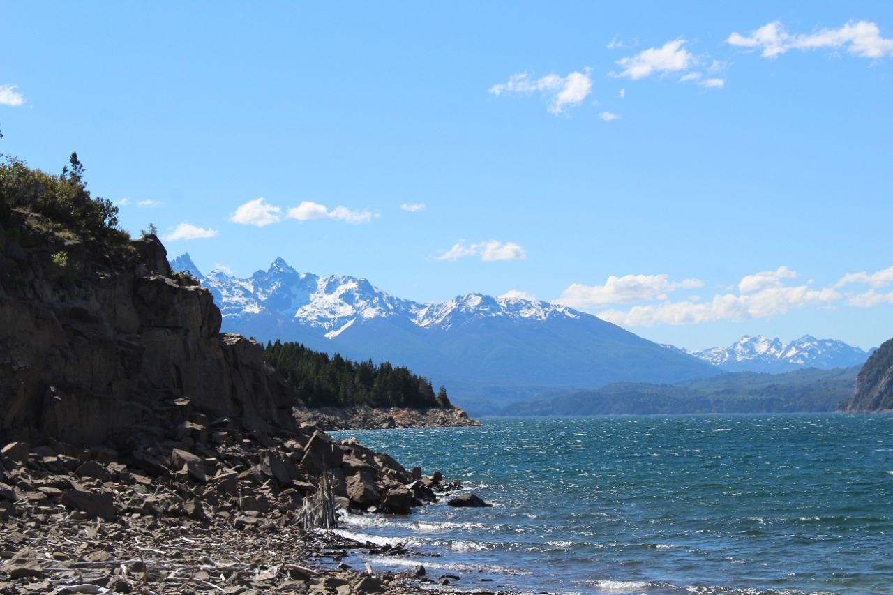 Buen inicio de semana! Esquel tendrá temperatura agradable y algún chaparrón