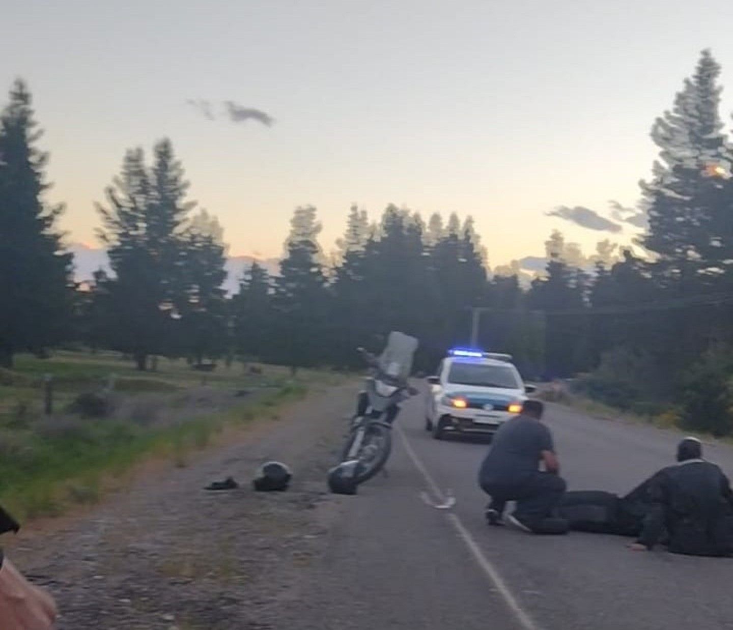 Un hombre resultó lesionado al perder el control de su moto