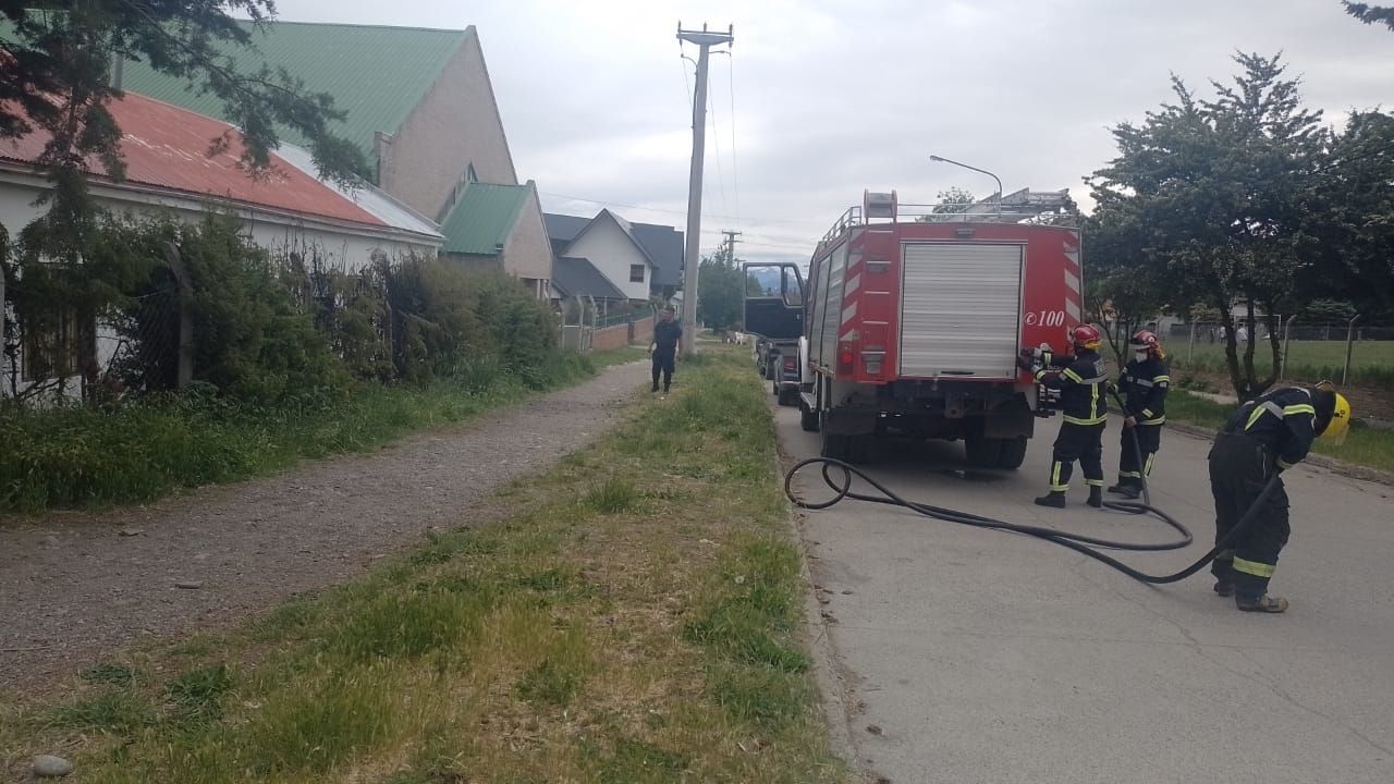 Alarma por el incendio de pastizales atrás de una escuela (EQS Notas)