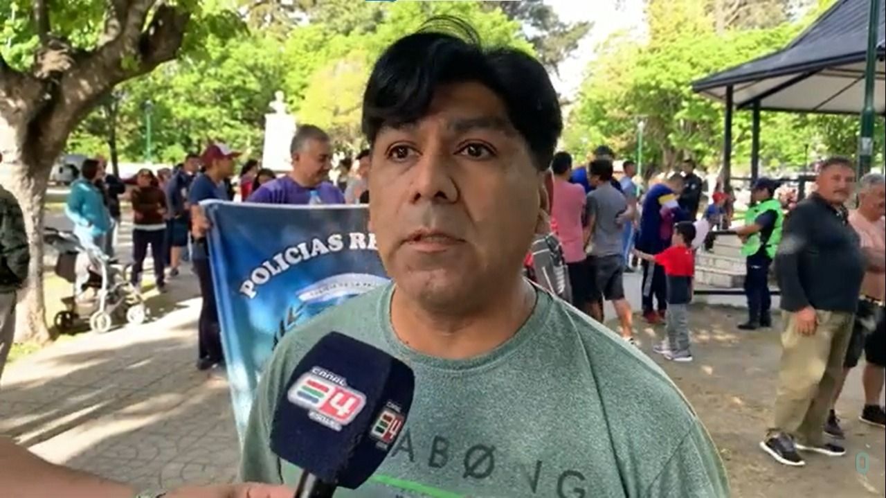 Entregan suministros a Policías "que no llegan a fin de mes" (EQS Notas)
