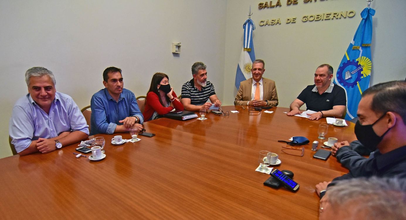 Acordaron pago de la deuda a empleados del Ministerio de Familia y ex Ley 1987 (Gobierno del Chubut)