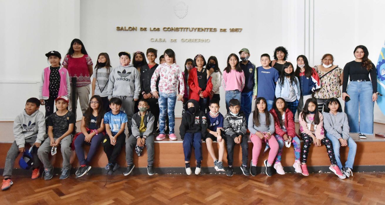Los alumnos de la escuela N° 210 de Esquel visitaron Casa de Gobierno