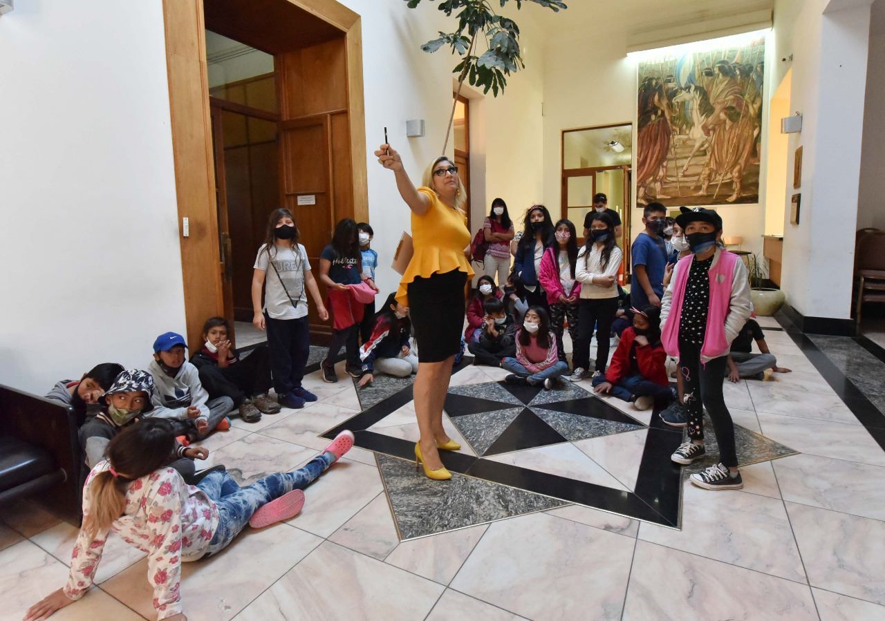 Alumnos de la escuela N° 210 de Esquel visitaron Casa de Gobierno