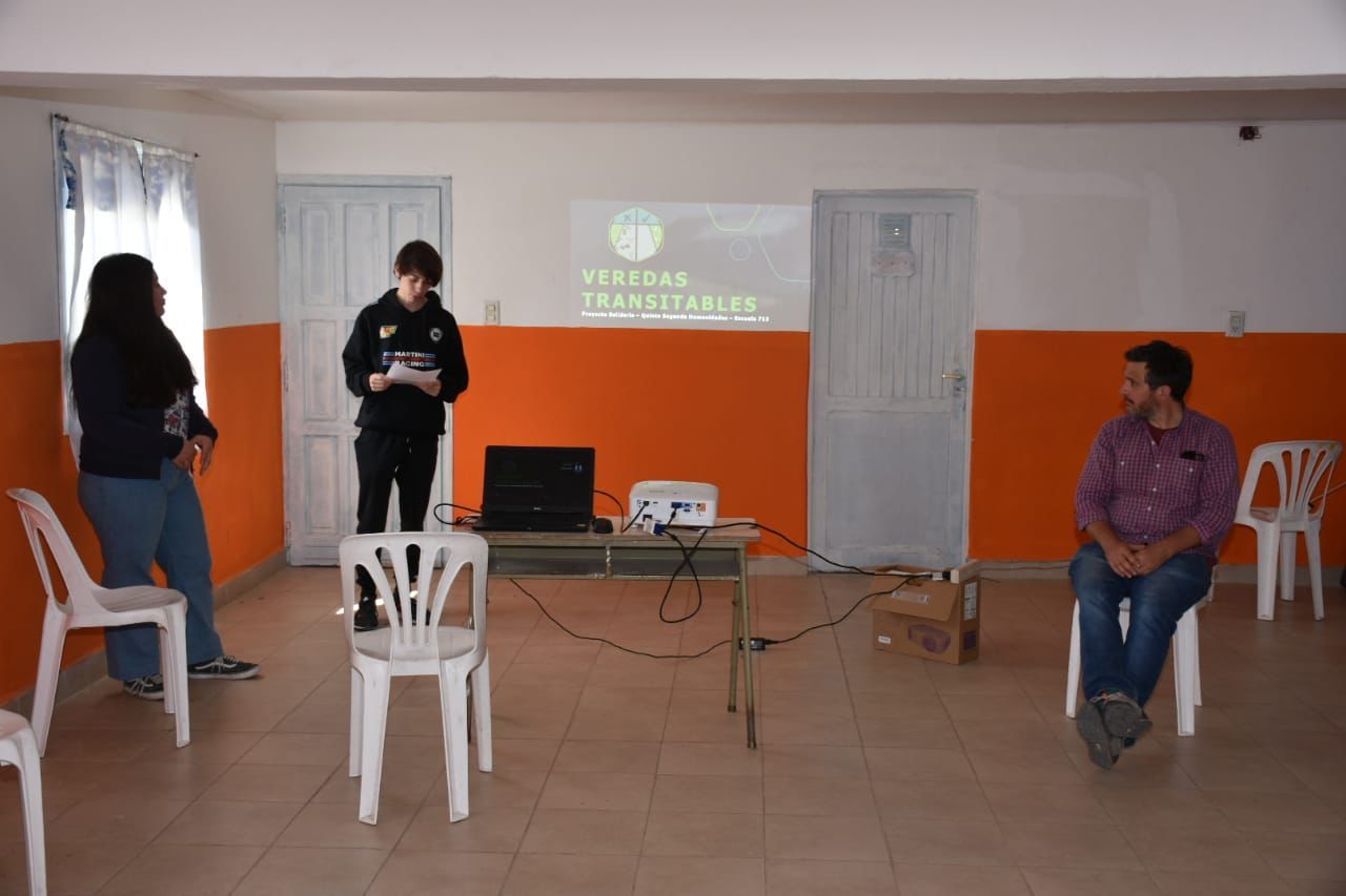 Alumnos de la escuela 713 brindaron una charla sobre veredas transitables