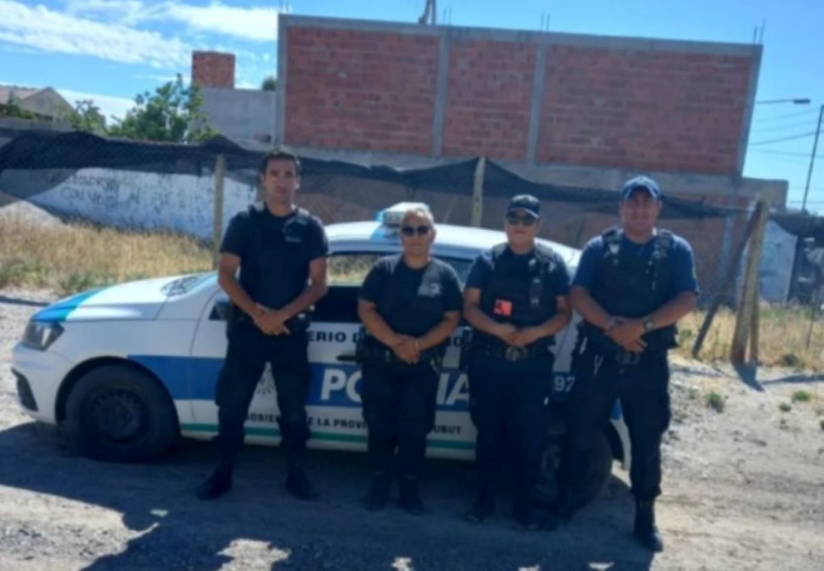 Policías salvaron la vida de una niña que cayó a una pileta y no respiraba (ADN Sur)