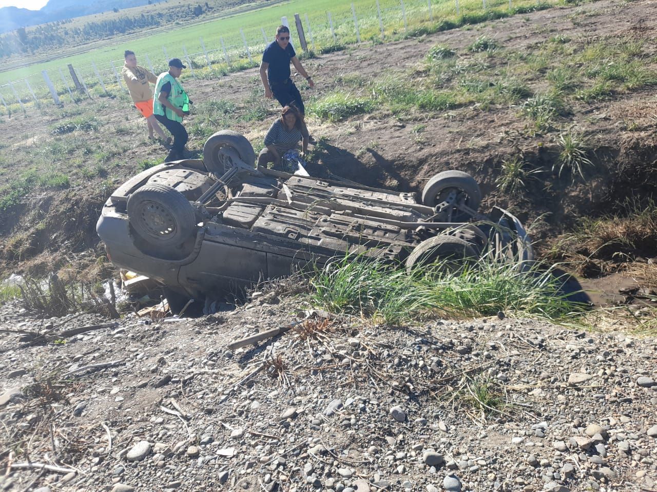 Dos lesionados en un vuelco camino a la Represa