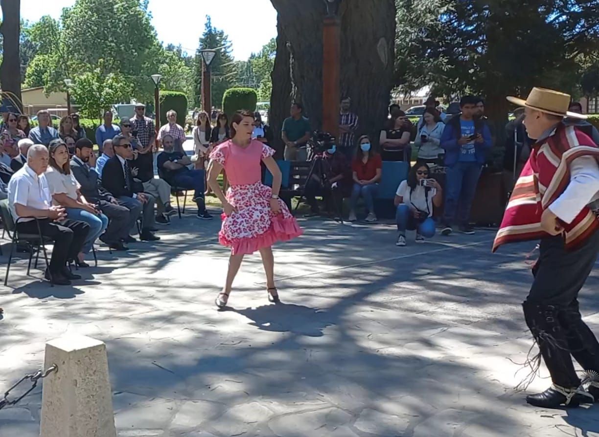 En la plaza y con números artísticos, Trevelin festejó sus 103 años