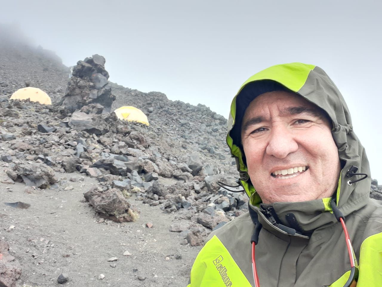 Los "Lanineros" hicieron cumbre: llegaron a lo más alto del volcán Lanín