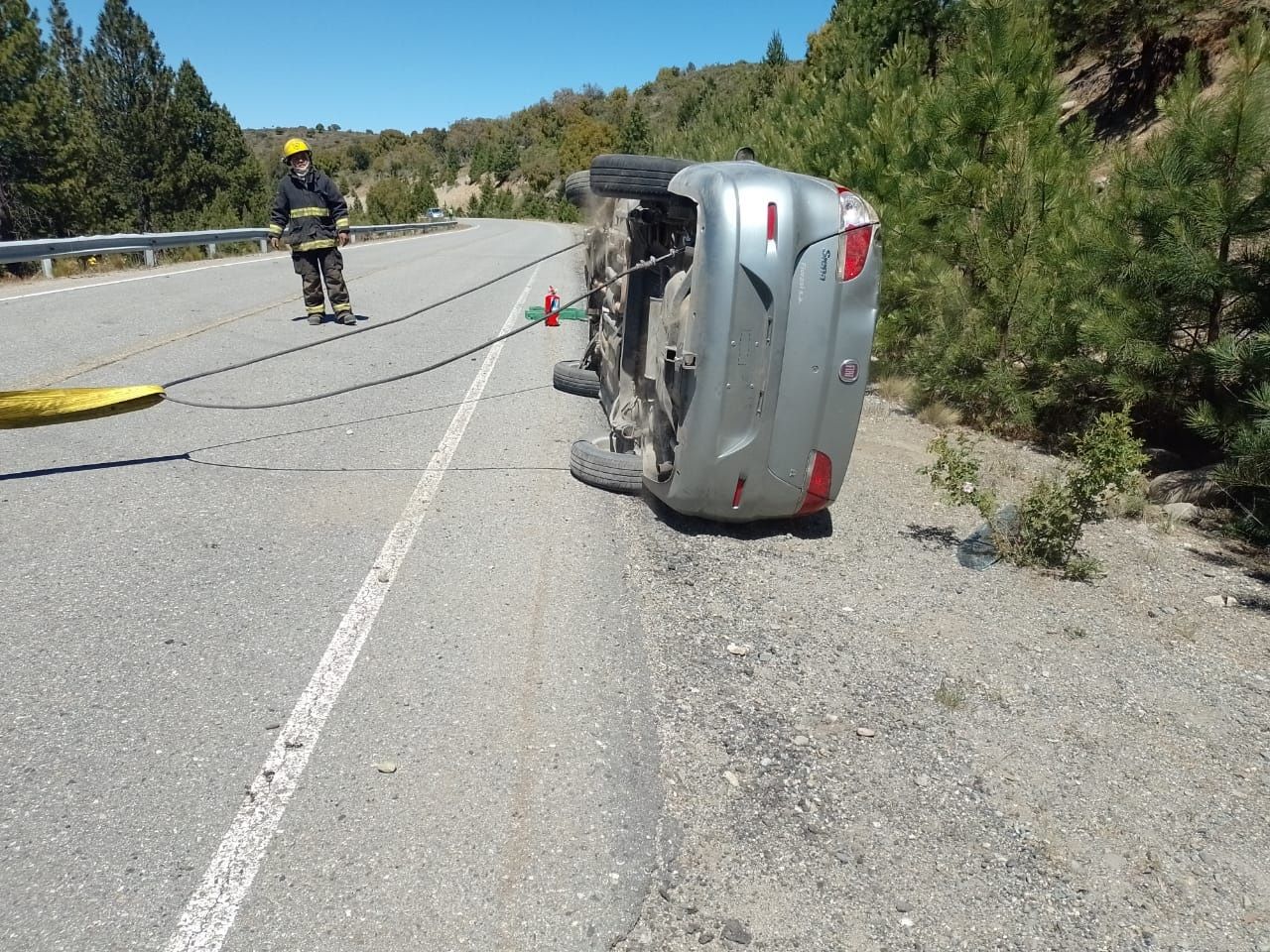 Vuelco camino a Cholila dejó un ocupante lesionado