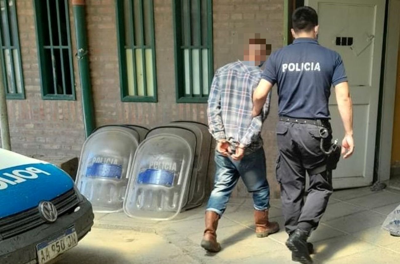 Tras una discusión, dañó una habitación y provocó una pérdida de gas (Policía del Chubut)