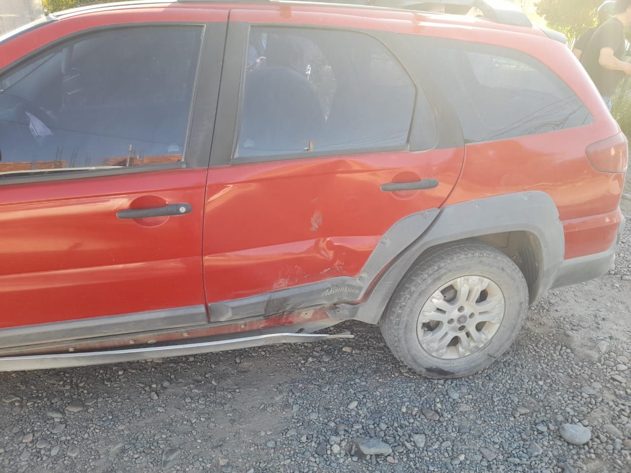 Choque entre una moto y un auto dejó un lesionado