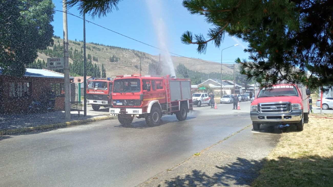 Bomberos de Esquel suman una autobomba 4x4 a su flota
