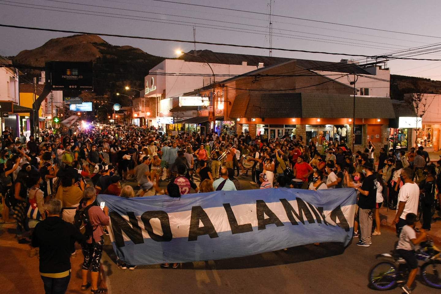 No a la Mina: Marcha y cacerolazo contra la zonificación (EQS Notas)