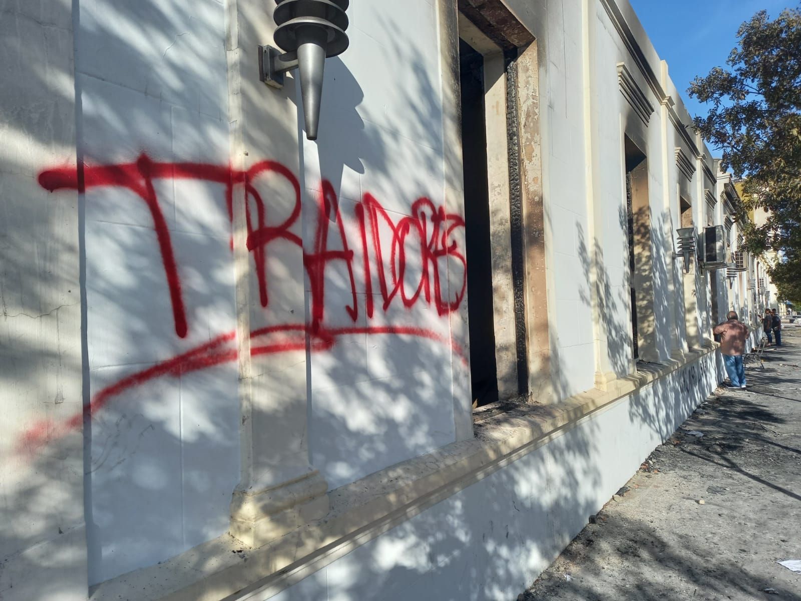 El día después del caos: Biss pidió "paz social" y hoy se reúne con Arcioni