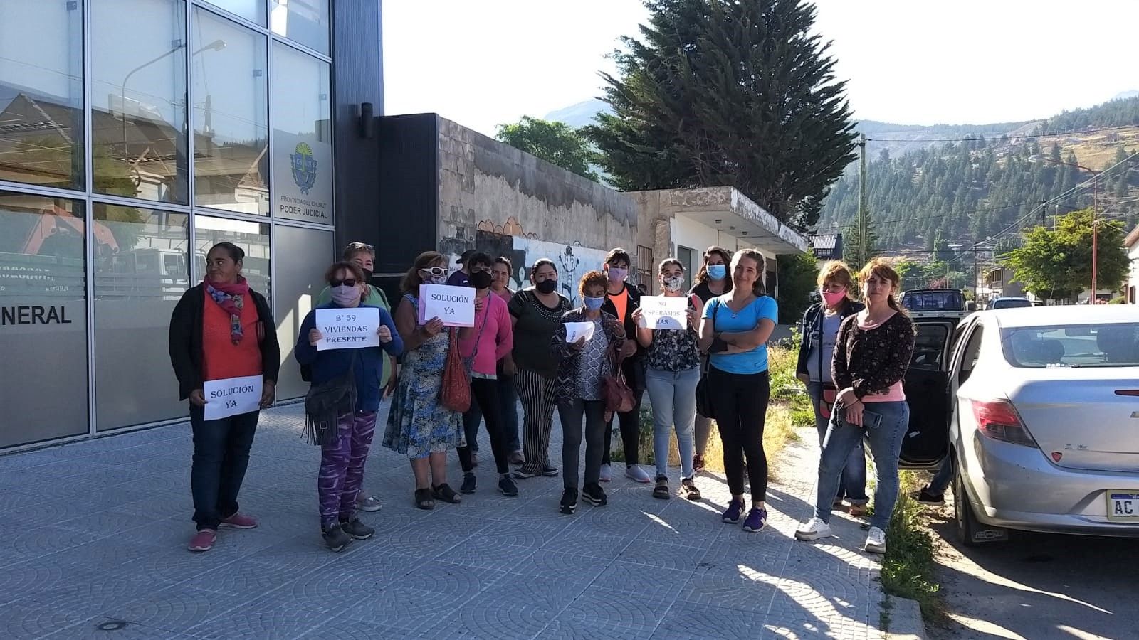 Vecinos reclaman en el IPV la entrega de las 59 viviendas