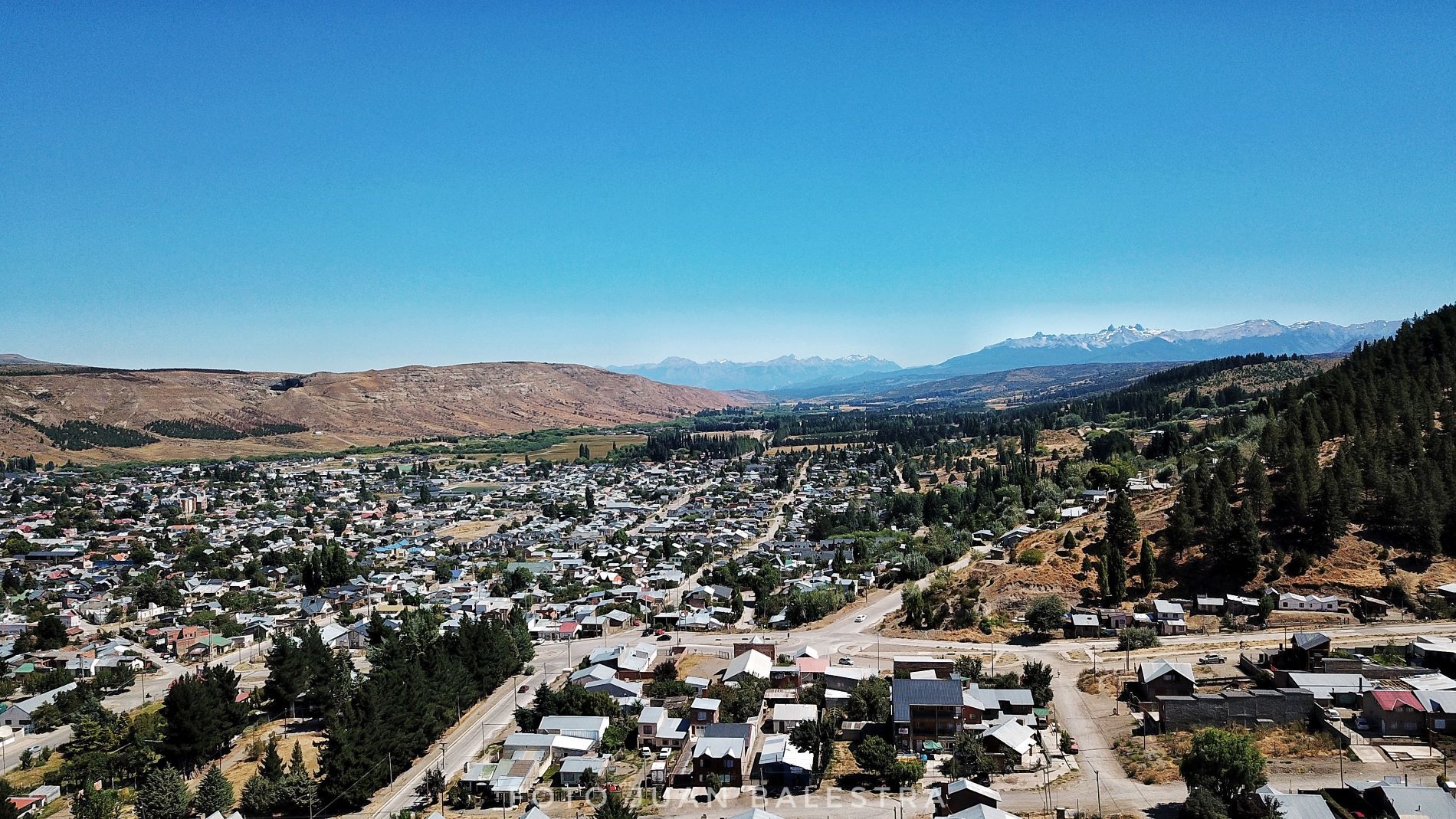 Un viernes soleado y agradable para recibir la Navidad en Esquel
