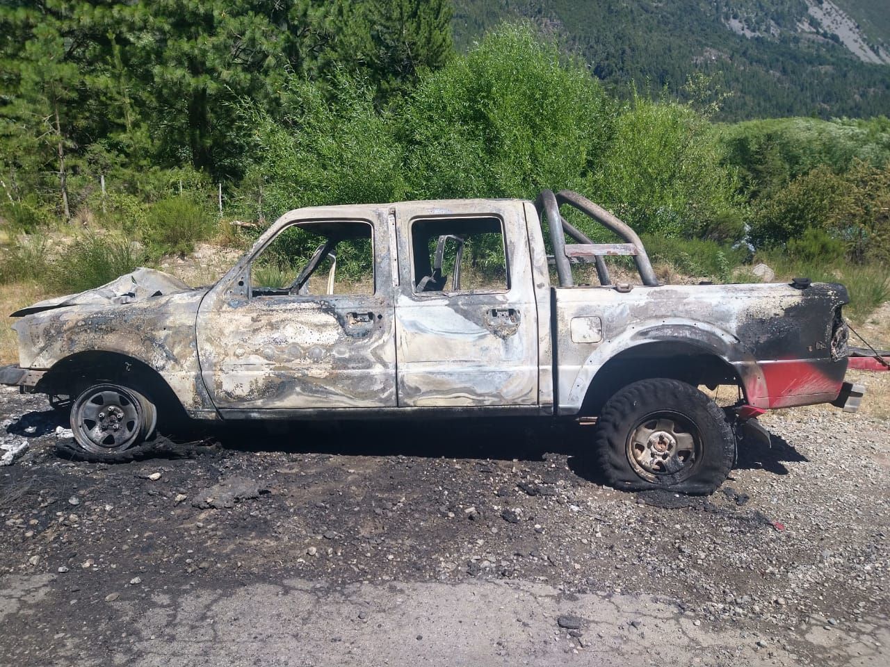 Iba circulando y la camioneta se le prendió fuego