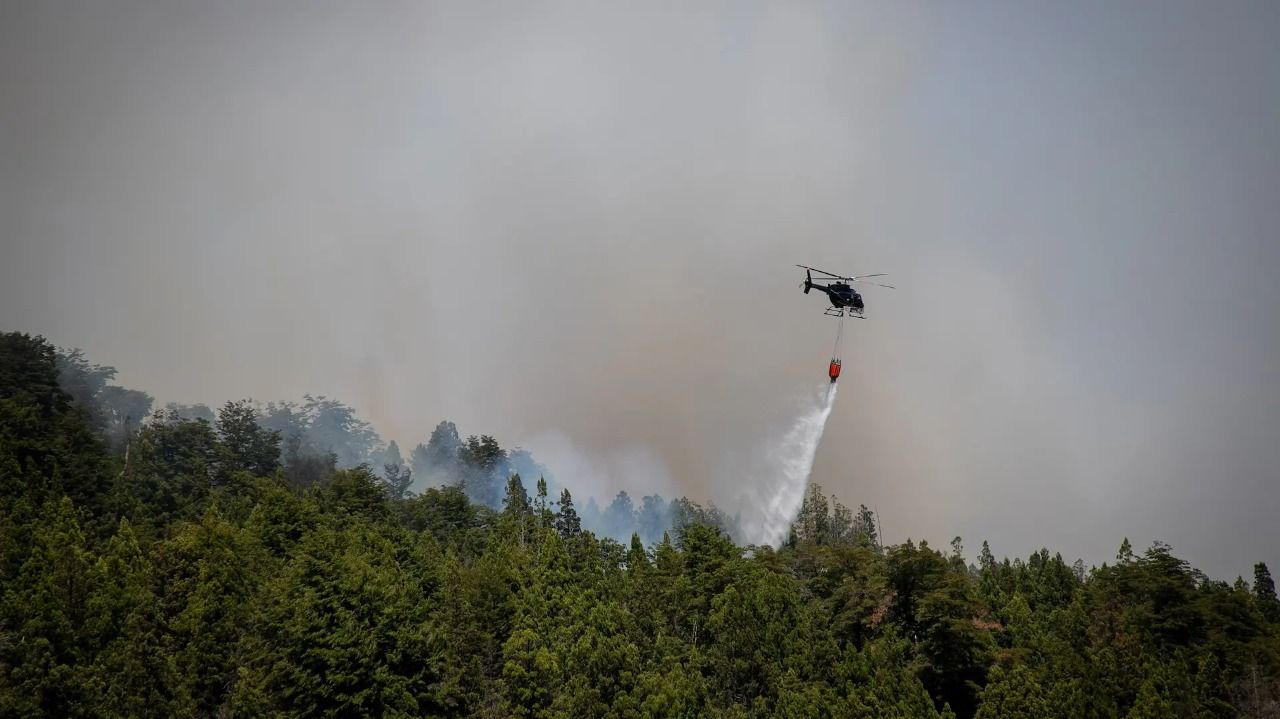 Incendio en Lago Martin: la lluvia ayudó pero varios focos siguen activos