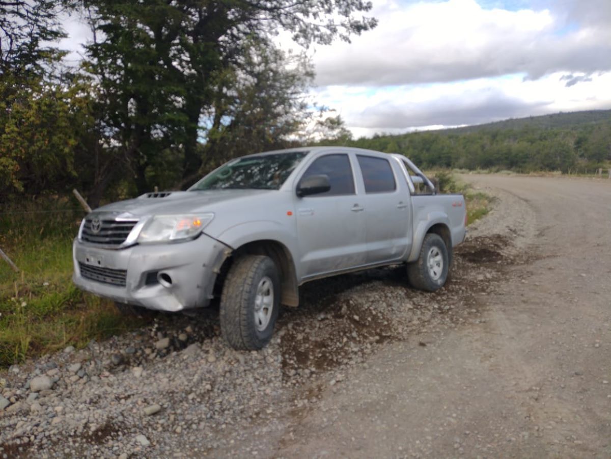 Sólo un susto: despistó una camioneta en la zona de Lago Rosario