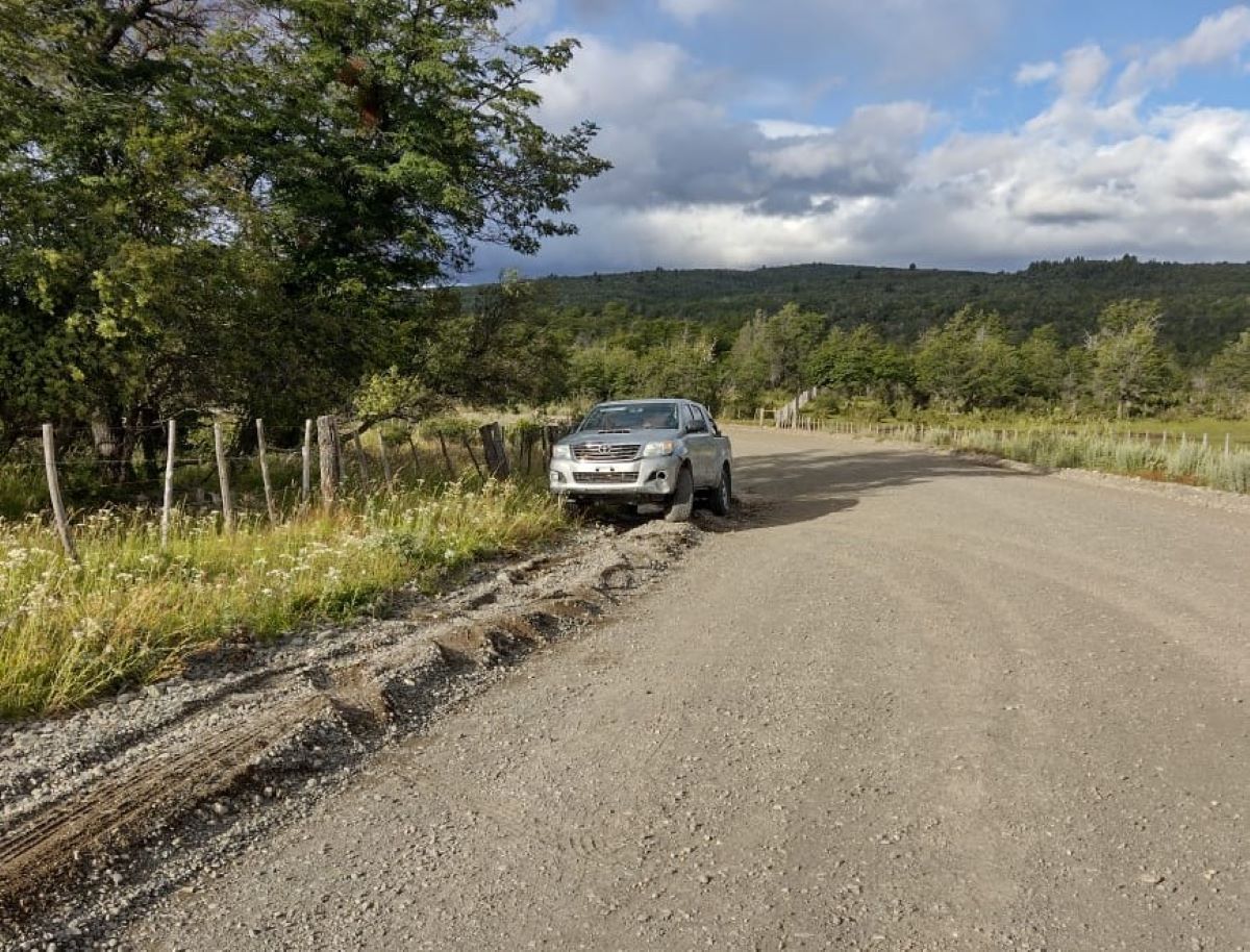 Sólo un susto: despistó una camioneta en la zona de Lago Rosario