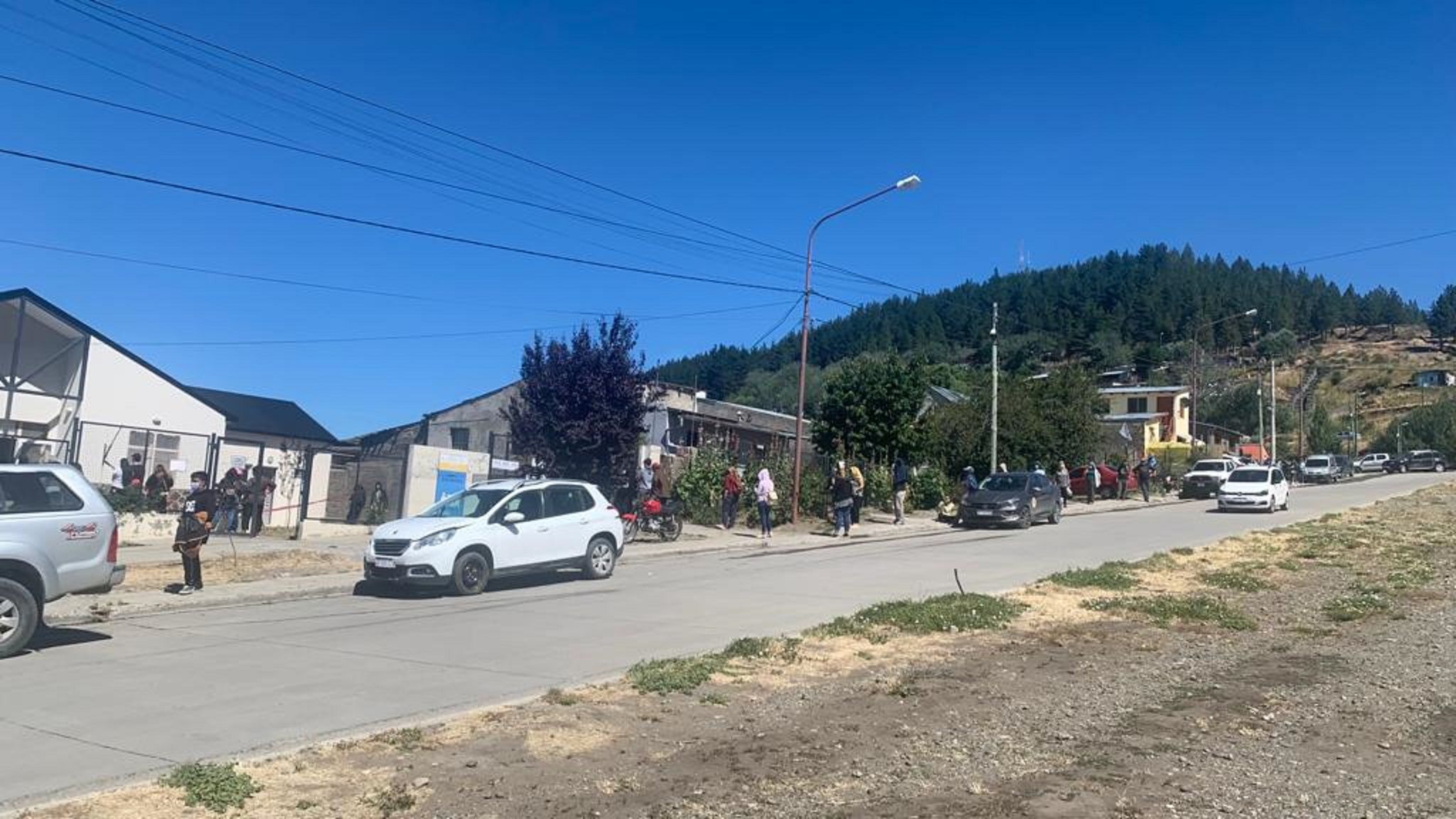 Largas colas para hisoparse en los Centros de Salud de Esquel